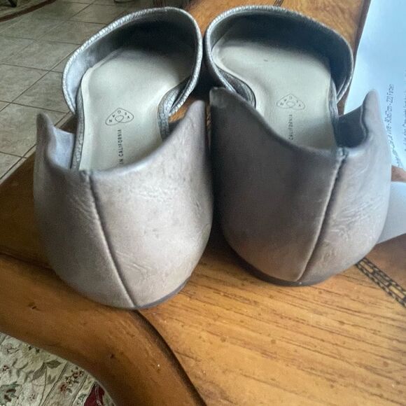 ADAPTABLE FLAT from Stitch Fix! Matches so much! - Picture 4 of 6